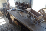 werkbank met schaalmodel